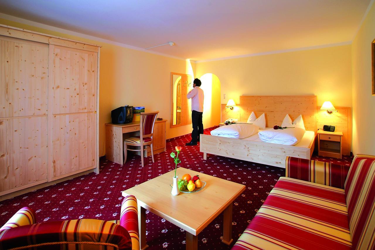 Hotel Goldenes Kreuz Tannheim Exterior foto